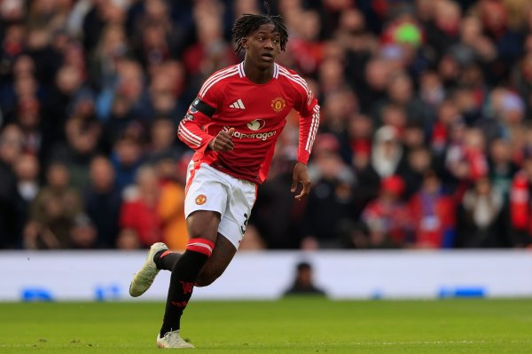 Neville: If Manchester United cannot guarantee Maynu s position on the court, there will be top teams who want to sign him